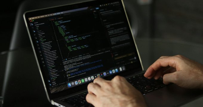 Agent framework wars heat up with LangGraph vs CrewAI vs Claude SDK