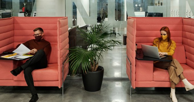 Physical Product B2B Outpaces SaaS: The Seat-Based Pricing Reckoning