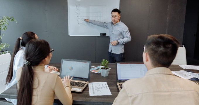 Leaner Teams, Faster Growth: How Cloudflare, Atlassian, and Bending Spoons Redefined B2B Efficiency